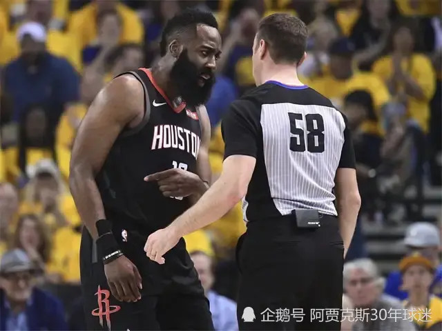  柏林联合主帅赛后炮轰裁判，联盟启动调查程序  