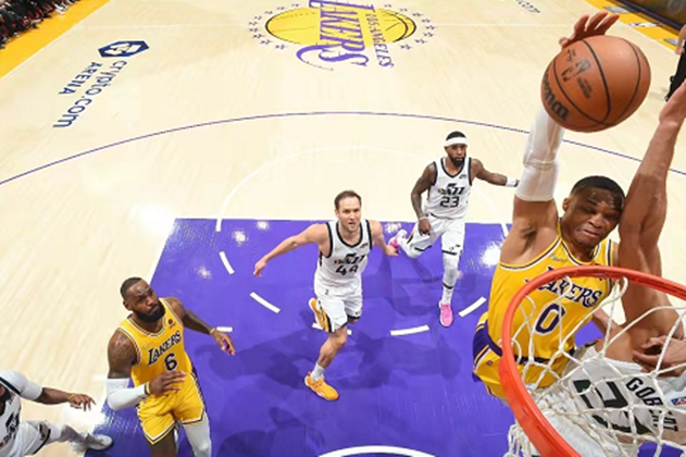 NBA独行侠加时争议绝杀太阳终结对手八连胜登顶联盟引热议